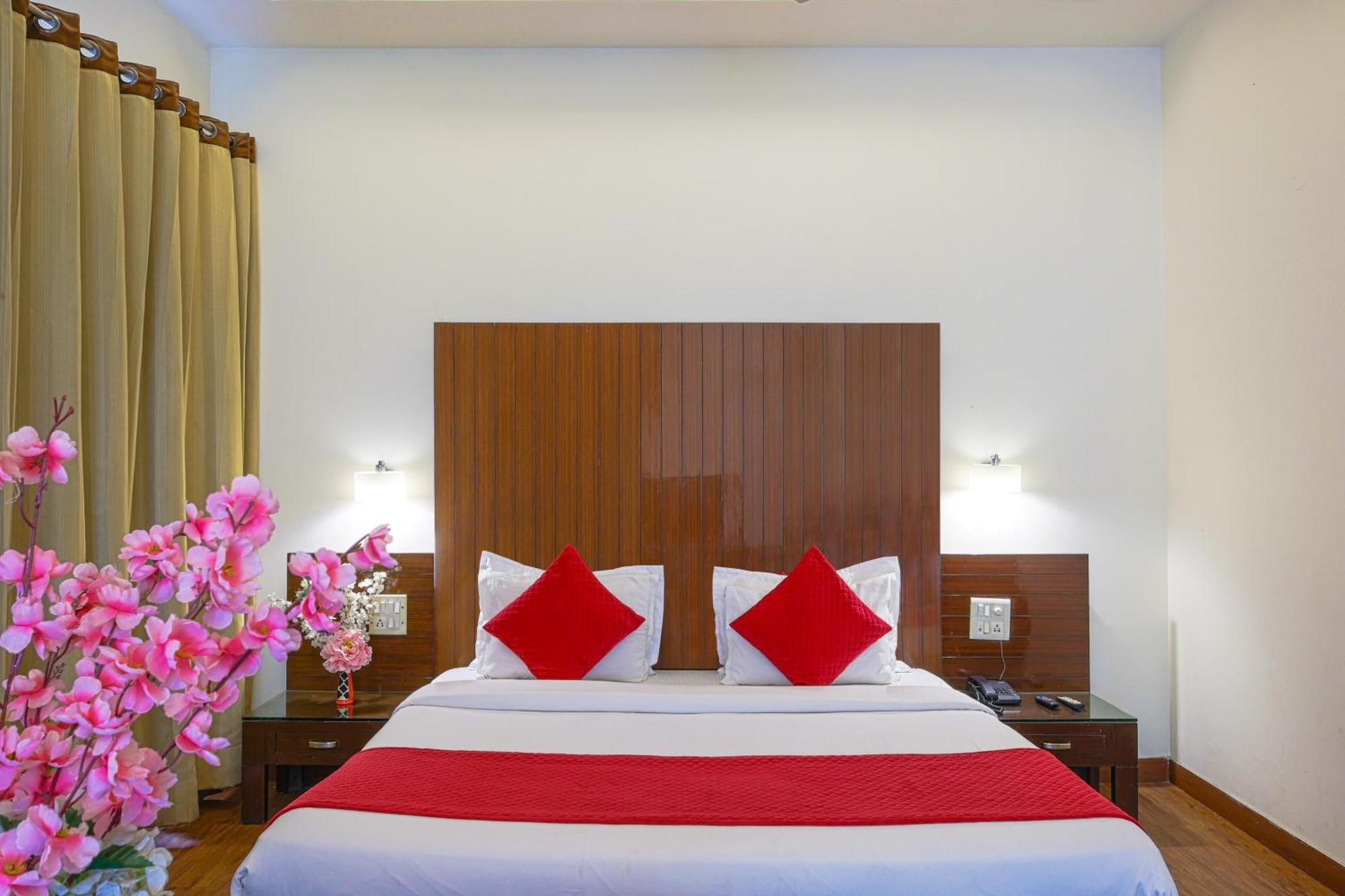 Hotel Haris Mg Road Gurugram Гургаон Экстерьер фото