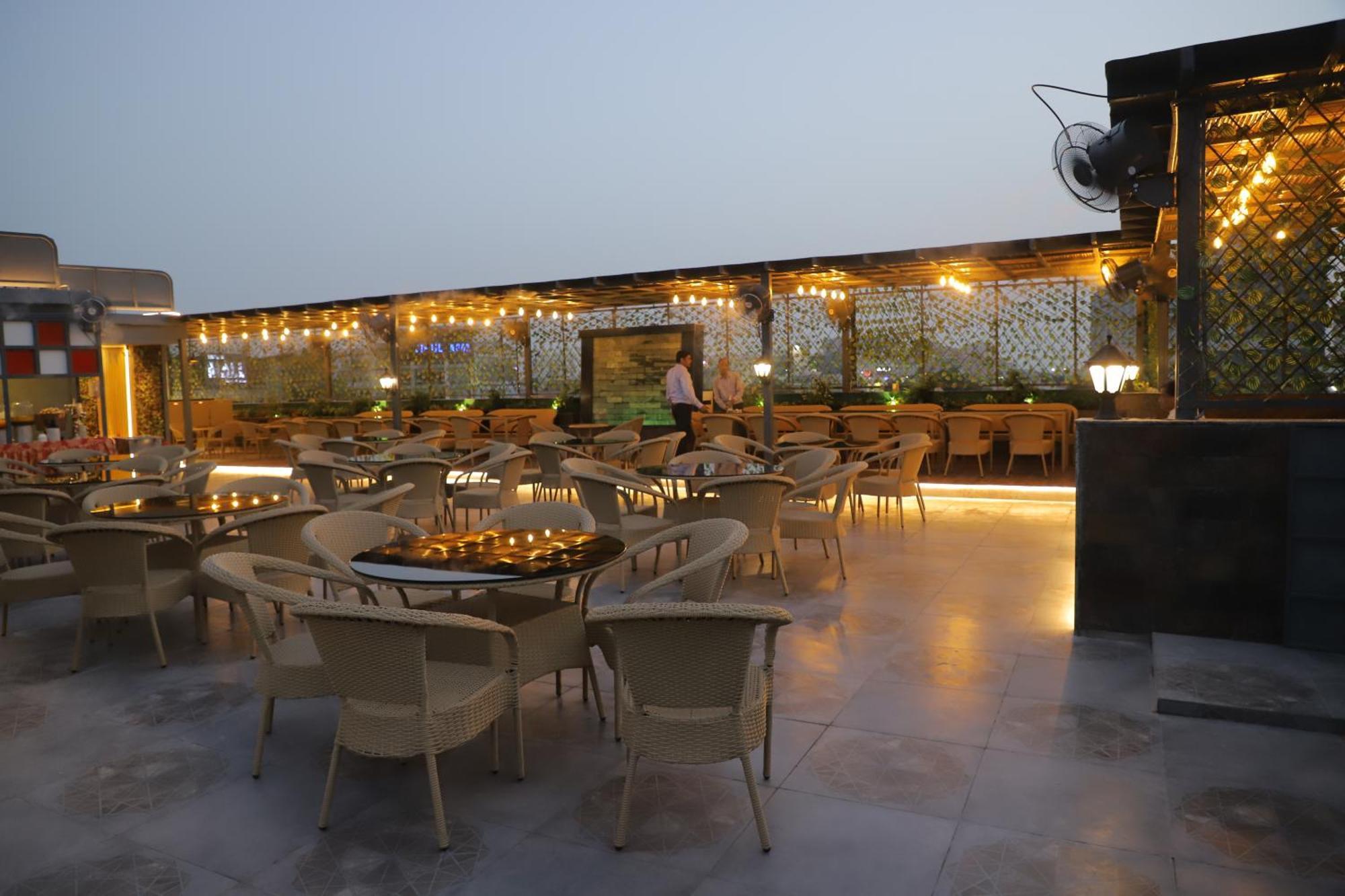 Hotel Haris Mg Road Gurugram Гургаон Экстерьер фото