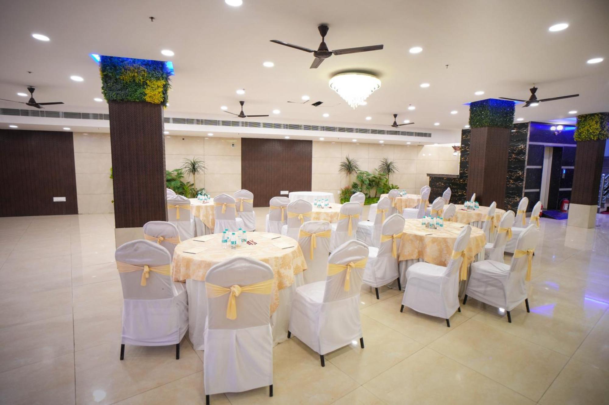 Hotel Haris Mg Road Gurugram Гургаон Экстерьер фото